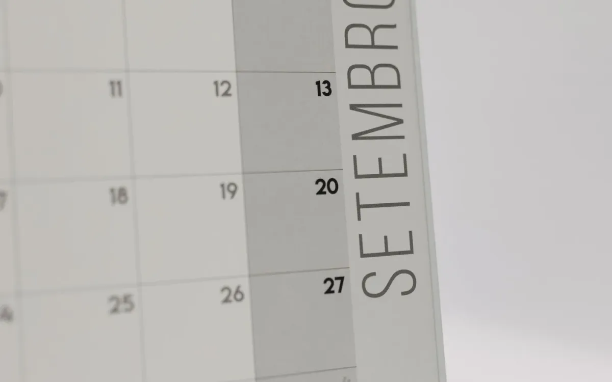 Calendrier mural où les jours défilent